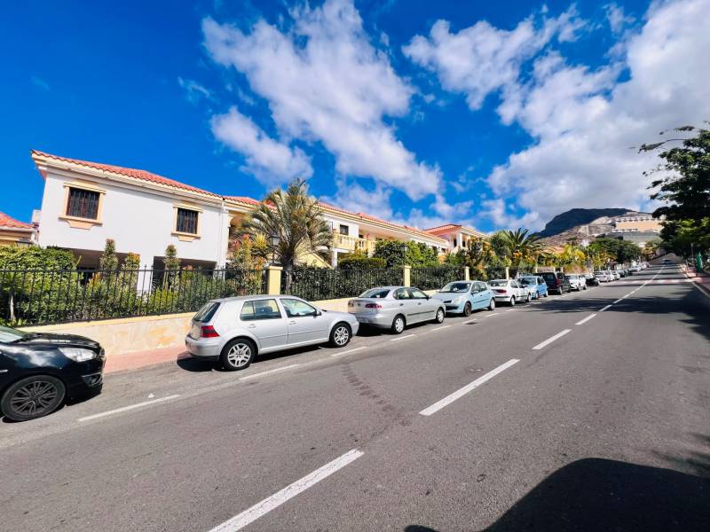 APARTMENT IN WINDSOR PARK FOR SALE