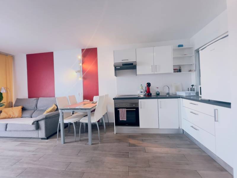 APARTMENT IN WINDSOR PARK FOR SALE